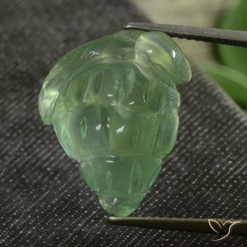 16.31ct 天然 ミディアムグリーン プレナイト, ファンシー, 半透明
