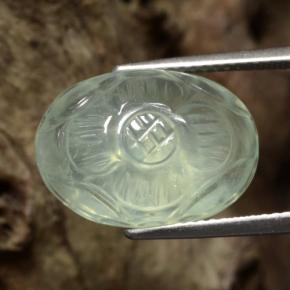 11.67カラットの天然非常に薄い緑プレナイト、フラワーカット、半透明