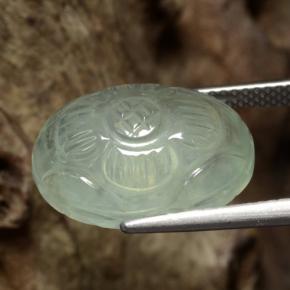 11.67カラットの天然非常に薄い緑プレナイト、フラワーカット、半透明