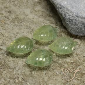 Shop natural 16.96ct ペアーグリーン プレナイト gems, フラワーカット, from 南アフリカ at GemSelect. In stock, global shipping!