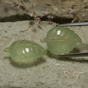 Shop natural 14.13ct 薄いペアーグリーン プレナイト gems, フラワーカット, from 南アフリカ at GemSelect. In stock, global shipping!