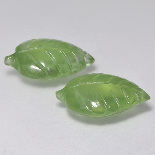 11.71カラットの天然ライムグリーンプレナイト（16.3×11 mm・ファンシーシェイプ）