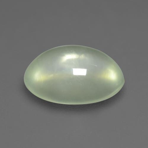 2.50カラットの天然薄いペアーグリーンプレナイト（9.9×8.1 mm・オーバルカット）