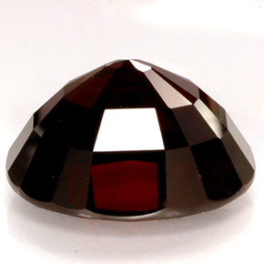 46.71カラットの天然ディープレッドパイロープガーネット（22.1×18.9 mm・オーバルカット）