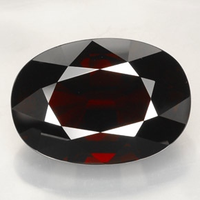 42.20カラットの天然ディープレッドパイロープガーネット（23.1×16.4 mm・オーバルカット）