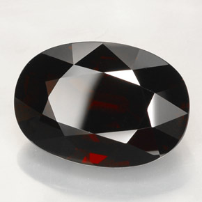 42.20カラットの天然ディープレッドパイロープガーネット（23.1×16.4 mm・オーバルカット）
