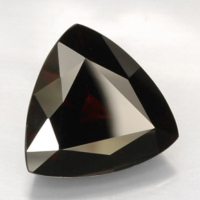 26.11カラットの天然ダークレッドパイロープガーネット（18.6×18.4 mm・トリリアント）
