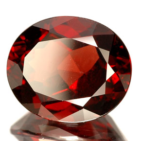 5.87カラットの天然レッドパイロープガーネット（12×10.1 mm・オーバルカット）