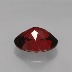 3.27カラットの天然ディープレッドパイロープガーネット（10.1×8 mm・オーバルカット）
