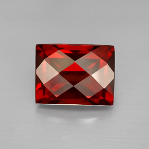 3.31カラットの天然レッドパイロープガーネット（9.3×7.2 mm・バゲット）