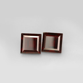 カラットの天然ディープレッドパイロープガーネット（8×7.9 mm・四角）