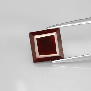 2.31カラットの天然ディープレッドパイロープガーネット（8×8 mm・四角）