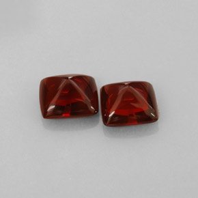 カラットの天然ディープレッドパイロープガーネット（7.5×7.4 mm・透明）