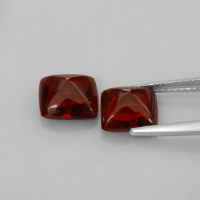 カラットの天然ディープレッドパイロープガーネット（7.5×7.4 mm・透明）