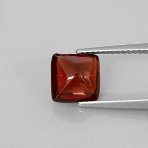 2.41カラットの天然ディープレッドパイロープガーネット（7.8×7.7 mm・透明）