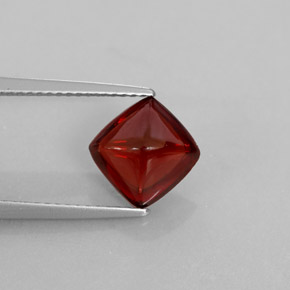 2.70カラットの天然ディープレッドパイロープガーネット（8×7.9 mm・透明）