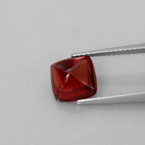 2.70カラットの天然ディープレッドパイロープガーネット（8×7.9 mm・透明）