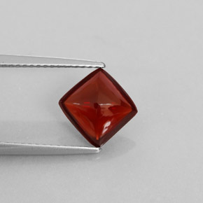 2.13カラットの天然ディープレッドパイロープガーネット（7.8×7.7 mm・透明）