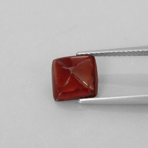 2.94カラットの天然ディープレッドパイロープガーネット（8×8 mm・透明）