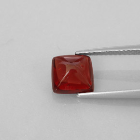 2.58カラットの天然ディープレッドパイロープガーネット（7.8×7.8 mm・透明）