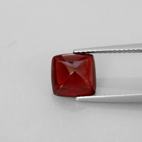 2.98カラットの天然ディープレッドパイロープガーネット（8×8 mm・透明）
