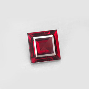 2.40カラットの天然レッドパイロープガーネット（7.9×7.8 mm・四角）
