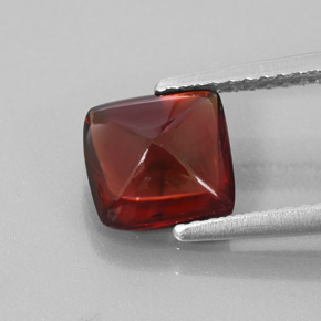1.95カラットの天然ディープレッドパイロープガーネット（7.4×7.3 mm・透明）
