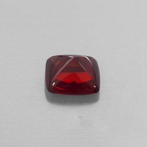 2.17カラットの天然レッドパイロープガーネット（7.6×7.5 mm・透明）