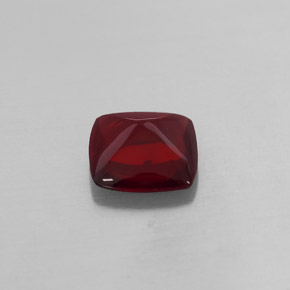 1.92カラットの天然レッドパイロープガーネット（7.7×7.6 mm・透明）