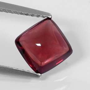 1.99カラットの天然レッドパイロープガーネット（7.2×7.2 mm・透明）