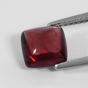 1.99カラットの天然レッドパイロープガーネット（7.2×7.2 mm・透明）