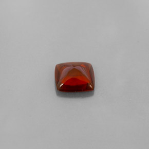 2.08カラットの天然ディープレッドパイロープガーネット（7.7×7.6 mm・透明）