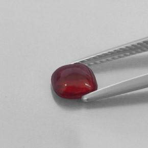 1.16カラットの天然レッドパイロープガーネット（6×5.9 mm・透明）