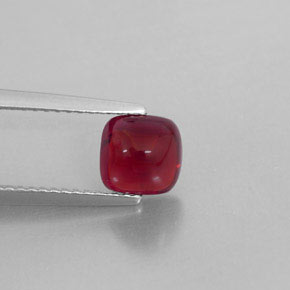 1.81カラットの天然レッドパイロープガーネット（6.3×6.2 mm・透明）