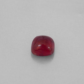 1.81カラットの天然レッドパイロープガーネット（6.3×6.2 mm・透明）