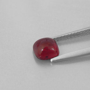 1.81カラットの天然レッドパイロープガーネット（6.3×6.2 mm・透明）