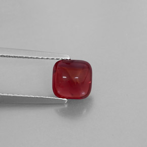 1.98カラットの天然レッドパイロープガーネット（6.5×6.4 mm・透明）