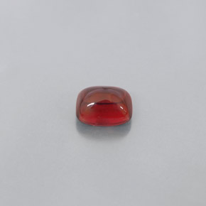 2.60カラットの天然レッドパイロープガーネット（8×6.3 mm・透明）