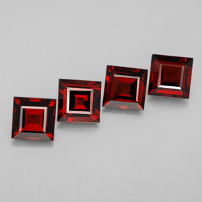 カラットの天然ディープレッドパイロープガーネット（6.1×6.1 mm・四角）