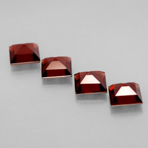 カラットの天然ディープレッドパイロープガーネット（6.1×6.1 mm・四角）