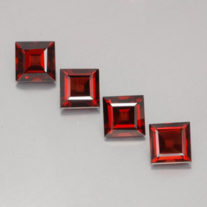 カラットの天然ディープレッドパイロープガーネット（5.9×5.8 mm・四角）
