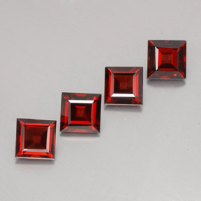 カラットの天然ディープレッドパイロープガーネット（5.9×5.8 mm・四角）