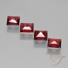 Shop natural 2.91ct ブラッドレッド パイロープガーネット gems, 四角形, from モザンビーグ at GemSelect. In stock, global shipping!