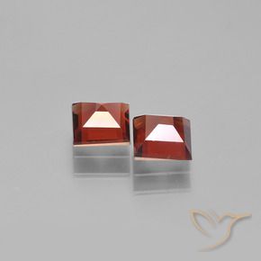 Shop natural 1.51ct 明るい赤 パイロープガーネット gems, 四角形, from モザンビーグ at GemSelect. In stock, global shipping!