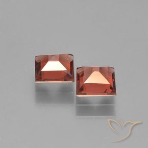 Shop natural 1.39ct ディープレッド パイロープガーネット gems, 四角形, from モザンビーグ at GemSelect. In stock, global shipping!