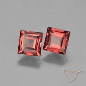 Shop natural 1.60ct ディープレッド パイロープガーネット gems, 四角形, from モザンビーグ at GemSelect. In stock, global shipping!