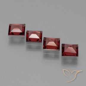 Shop natural 2.46ct 濃いブラッドレッド パイロープガーネット gems, 四角形, from モザンビーグ at GemSelect. In stock, global shipping!