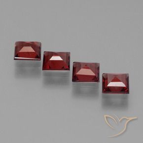 Shop natural 2.52ct 濃いブラッドレッド パイロープガーネット gems, 四角形, from モザンビーグ at GemSelect. In stock, global shipping!