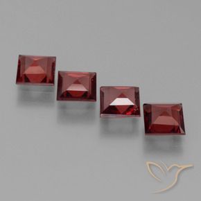 Shop natural 2.52ct 濃いブラッドレッド パイロープガーネット gems, 四角形, from モザンビーグ at GemSelect. In stock, global shipping!