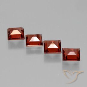 Shop natural 2.87ct スカーレットレッド パイロープガーネット gems, 四角形, from モザンビーグ at GemSelect. In stock, global shipping!